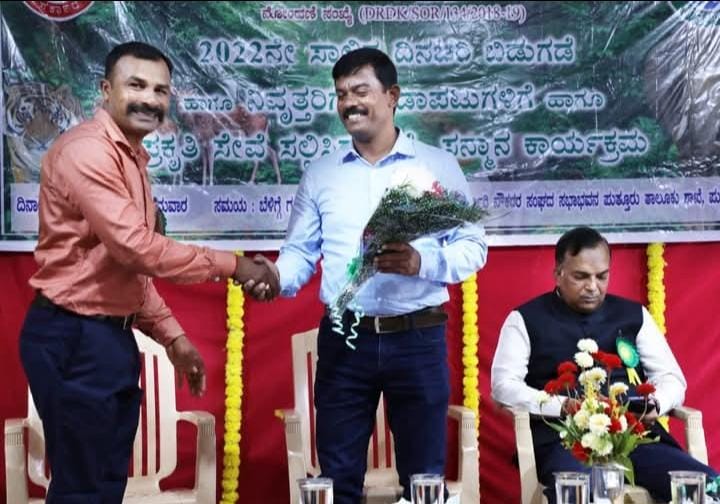 ಸಂಘದ ವತಿಯಿಂದ ಸದಸ್ಯರಿಗೆ ಜಾಕೆಟ್ ವಿತರಣೆ